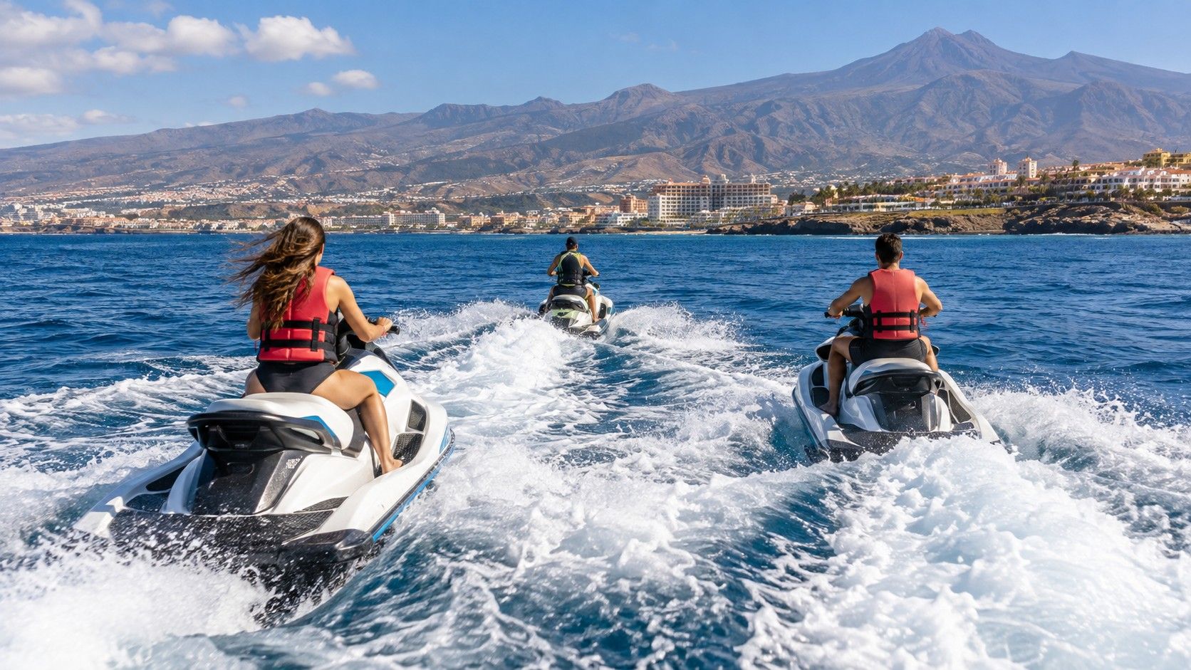 Grupo de motos de agua en la costa de Tenerife Sur